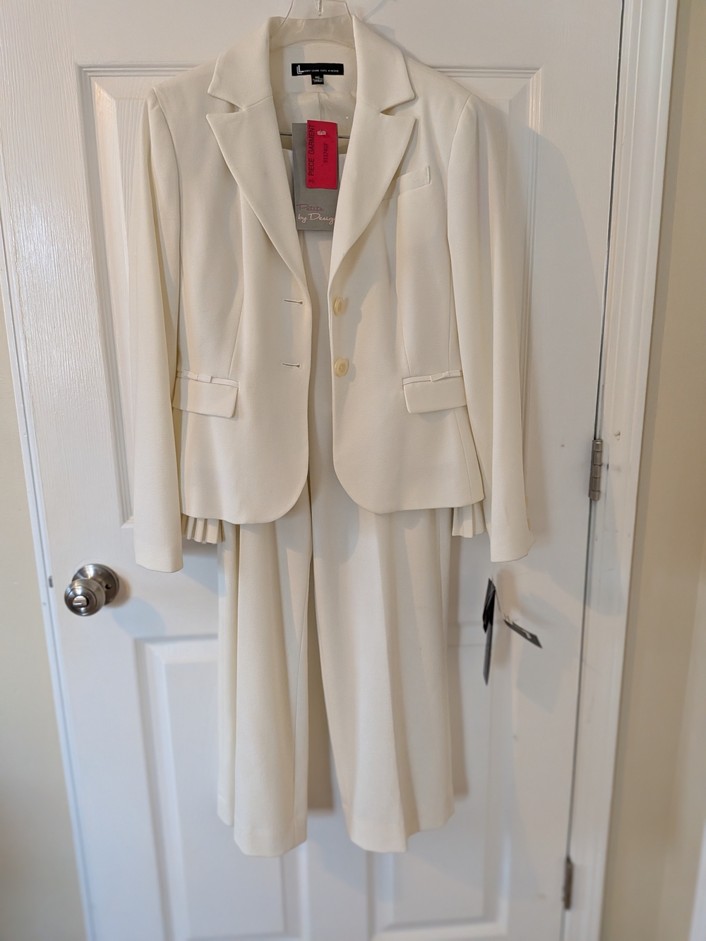 3 Piece Suit Set-- Larry Levine Off-White Petite Blazer Sz 8P